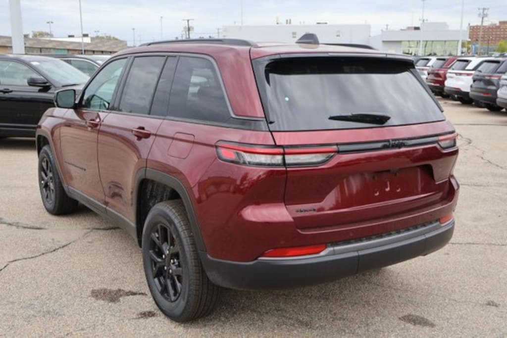 New 2026 Jeep Grand Cherokee LAREDO ALTITUDE 4X4 Sport Utility