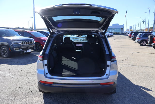 2026 Jeep Grand Cherokee Laredo - Photo 6