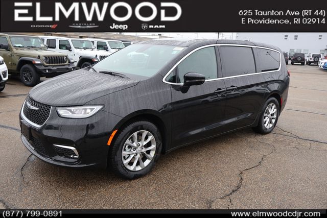 2026 Chrysler Pacifica Limited's photo