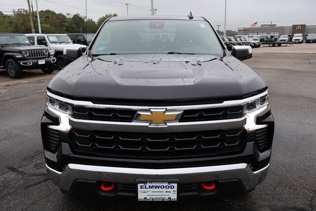 2023 Chevrolet Silverado 1500 LT photo 2