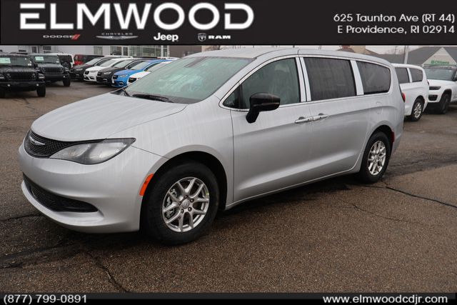 2026 Chrysler Voyager LX's photo