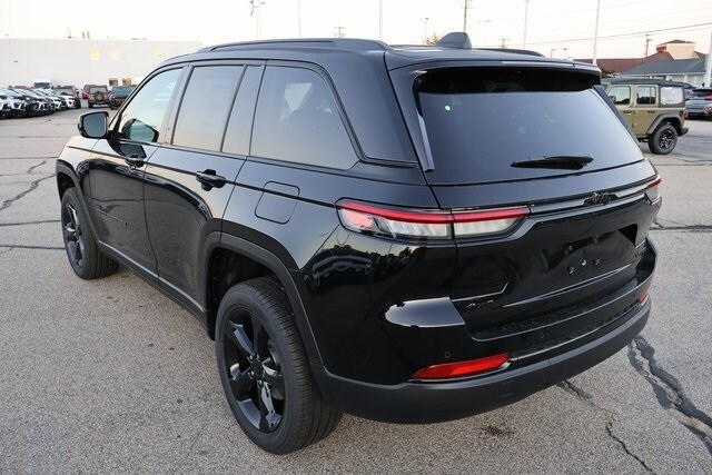 2025 Jeep Grand Cherokee Limited photo 3