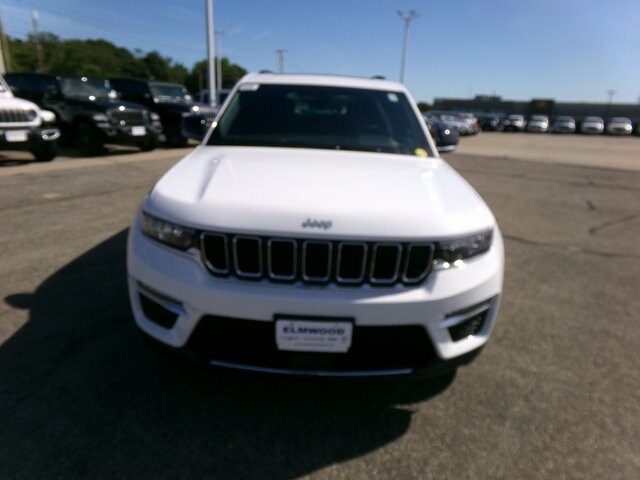 2025 Jeep Grand Cherokee Limited photo 2