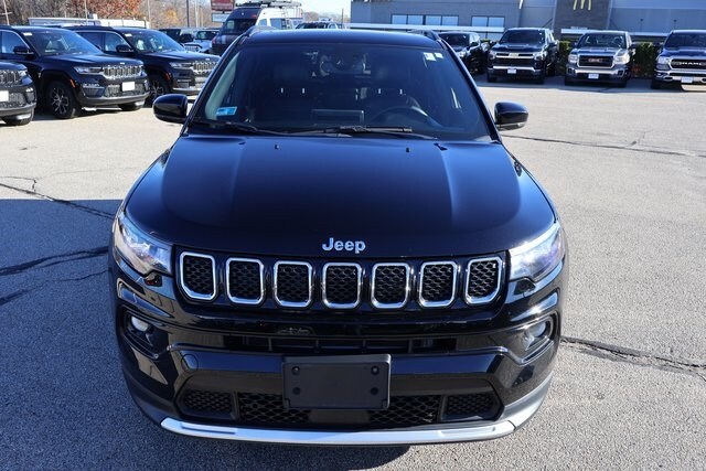 2023 Jeep Compass Limited photo 2