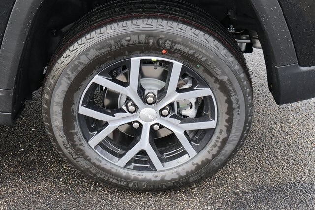 2025 Jeep Grand Cherokee Limited photo 3