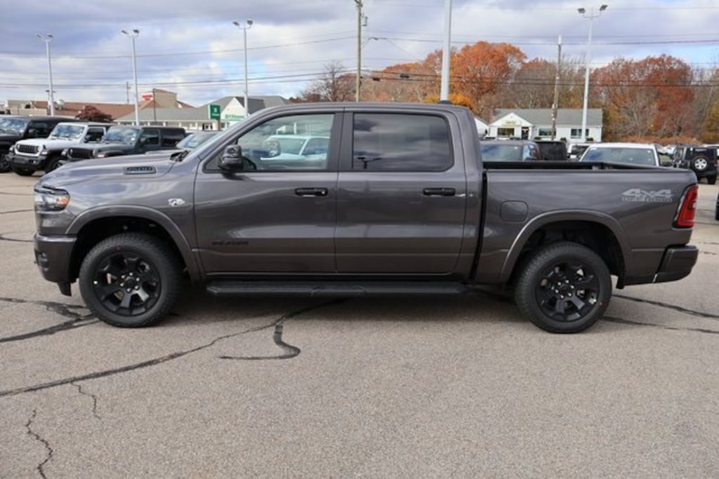 New 2026 Ram 1500 BIG HORN CREW CAB 4X4 5'7 BOX Pickup