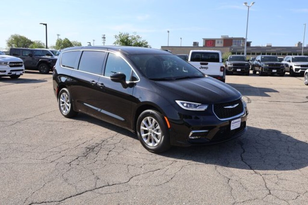 Used 2025 Chrysler Pacifica Select Van Passenger Van
