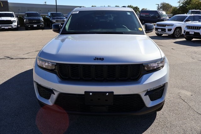 2025 Jeep Grand Cherokee Limited photo 4