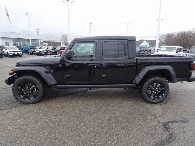 2025 Jeep Gladiator Sport photo 3