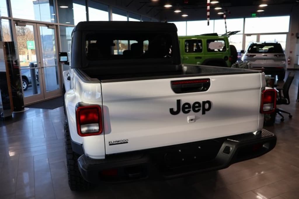 New 2025 Jeep Gladiator SPORT S 4X4 Pickup