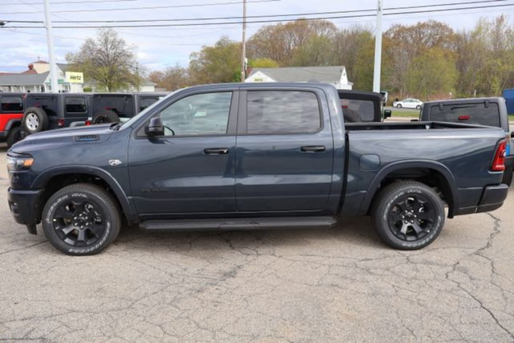 New 2026 Ram 1500 BIG HORN CREW CAB 4X4 5'7 BOX Pickup