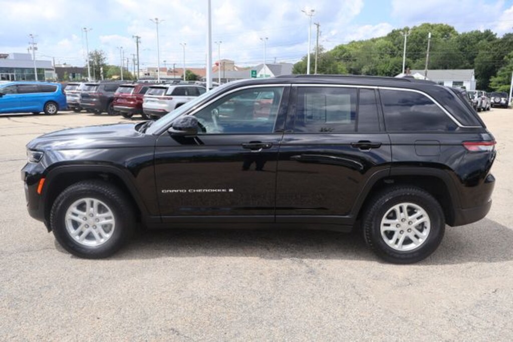 Used 2025 Jeep Grand Cherokee Laredo SUV