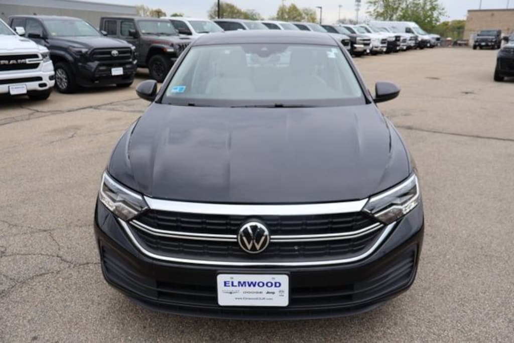Used 2023 Volkswagen Jetta 1.5T SE Sedan