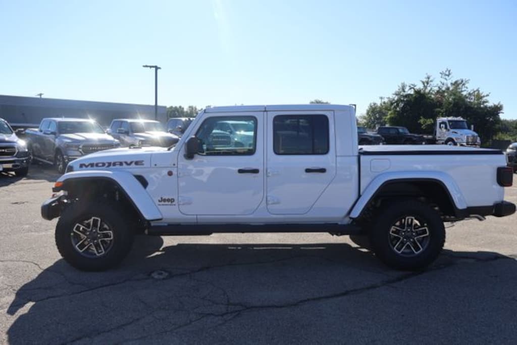 New 2026 Jeep Gladiator MOJAVE 4X4 Pickup