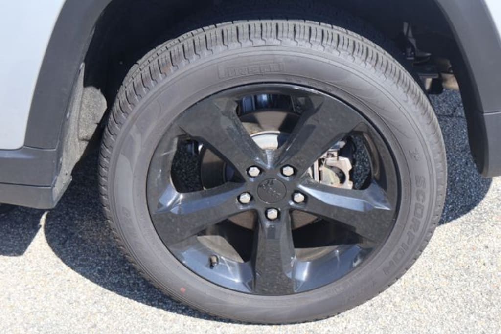 Used 2025 Jeep Grand Cherokee Limited SUV