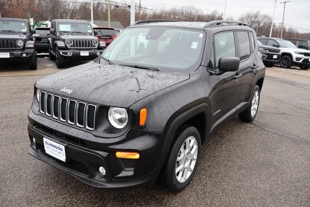 2023 Jeep Renegade Latitude's photo