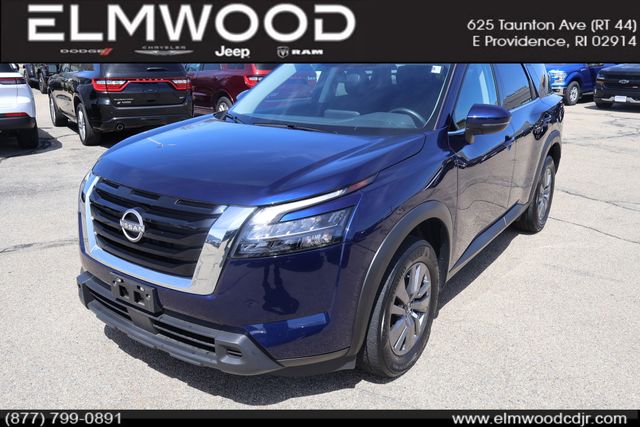 2025 Nissan Pathfinder SV 4WD's photo