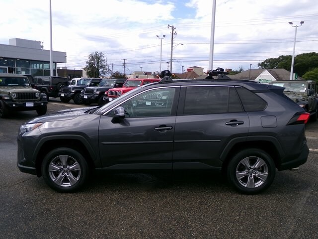 2024 Toyota RAV4 XLE photo 3
