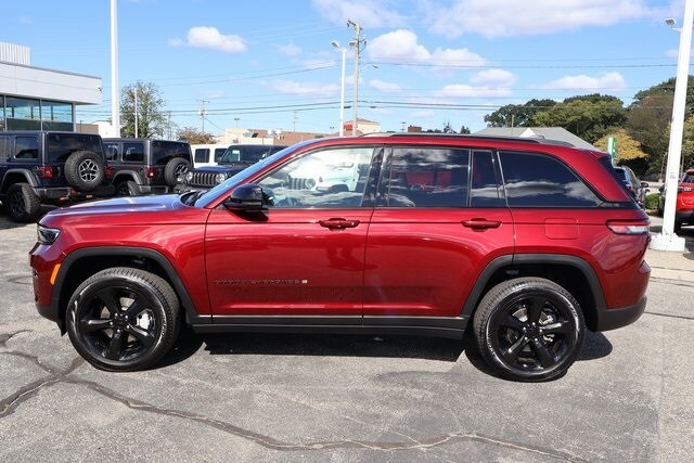 2025 Jeep Grand Cherokee Limited photo 3