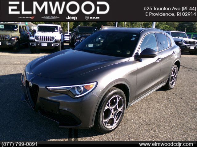 2022 Alfa Romeo Stelvio Base
