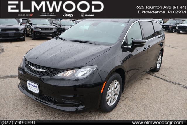 2026 Chrysler Voyager LX's photo