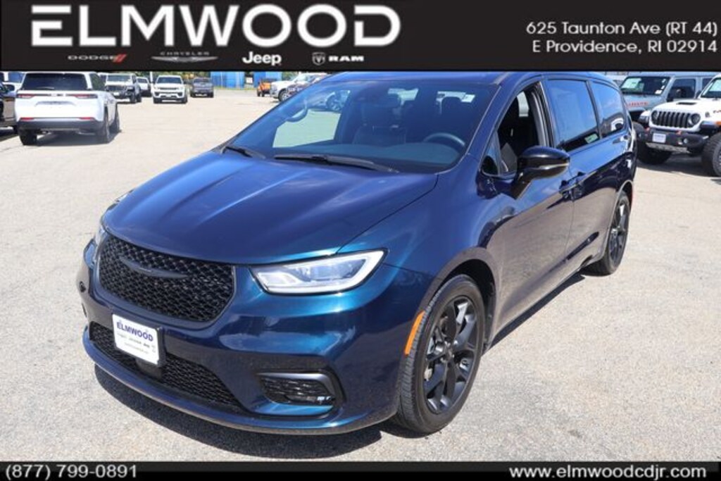 Used 2025 Chrysler Pacifica Limited Van Passenger Van