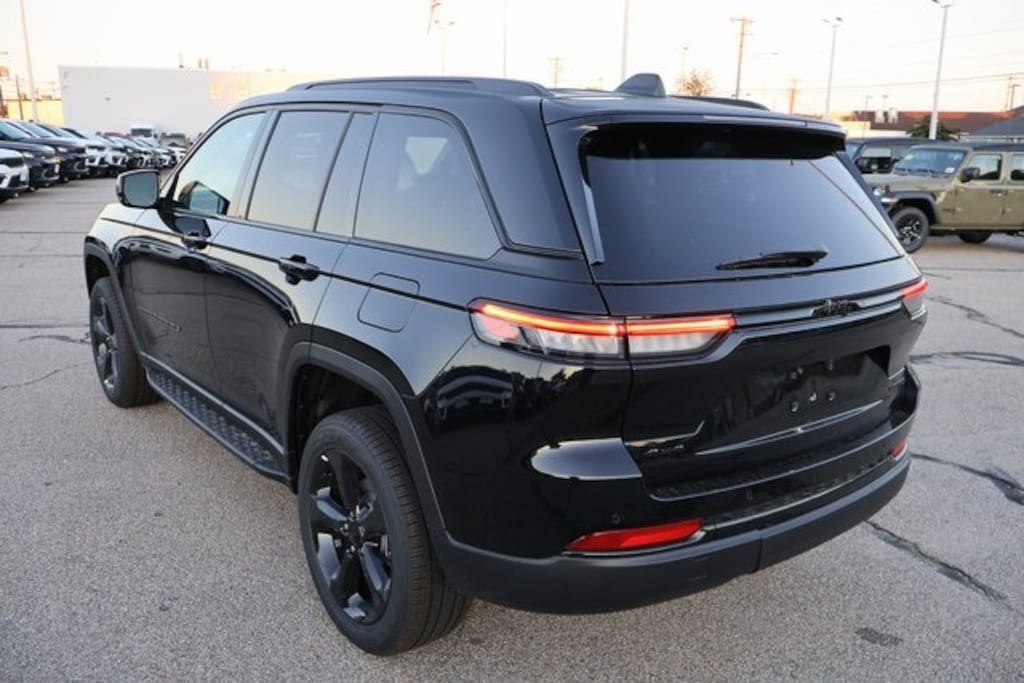 New 2025 Jeep Grand Cherokee LIMITED 4X4 Sport Utility