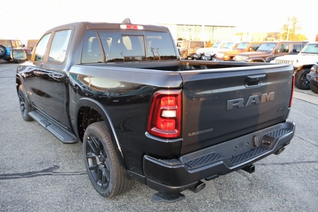 New 2026 Ram 1500 LARAMIE CREW CAB 4X4 5'7 BOX Pickup