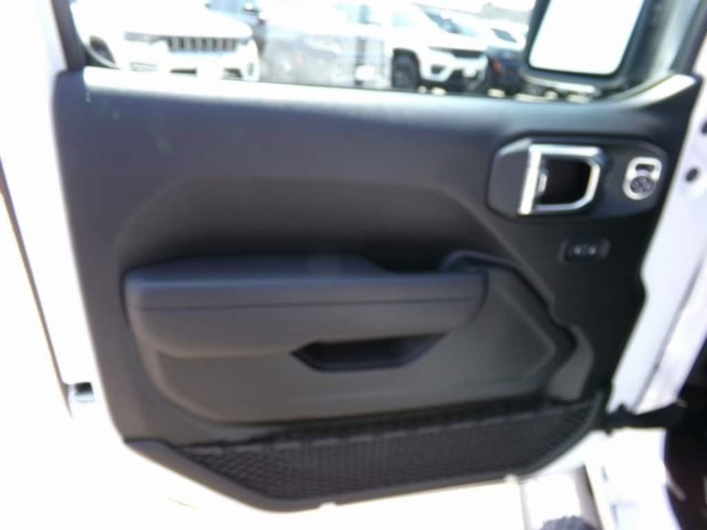 New 2025 Jeep Gladiator SPORT S 4X4 Pickup