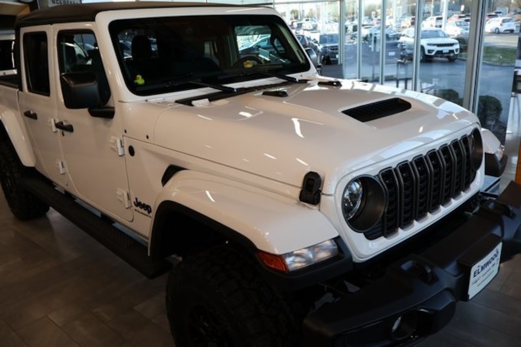 New 2025 Jeep Gladiator SPORT S 4X4 Pickup