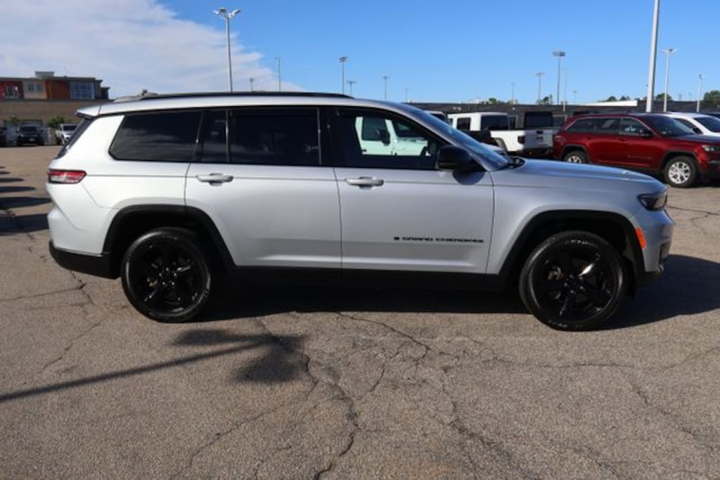 Used 2023 Jeep Grand Cherokee Altitude X SUV