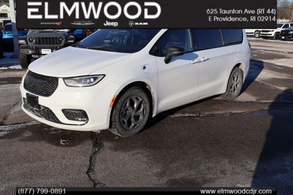 Used 2024 Chrysler Pacifica Plug-In Hybrid Select Van Passenger Van