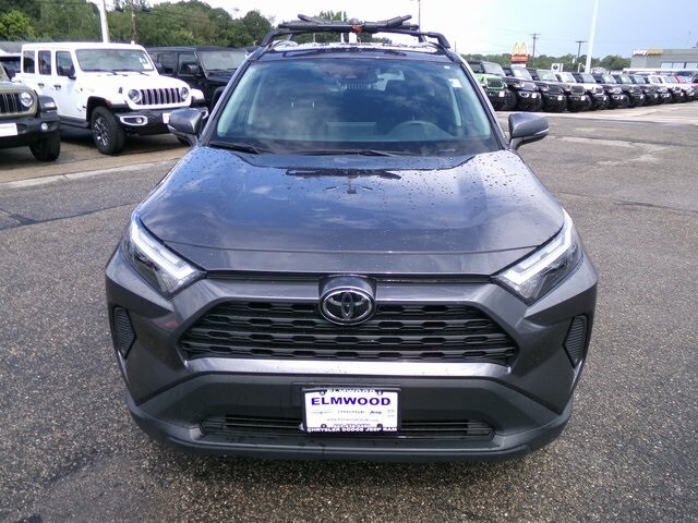 2024 Toyota RAV4 XLE photo 2