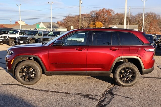 2025 Jeep Grand Cherokee Altitude photo 3