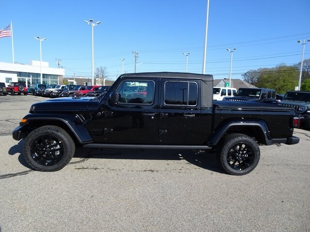 2025 Jeep Gladiator Sport photo 3