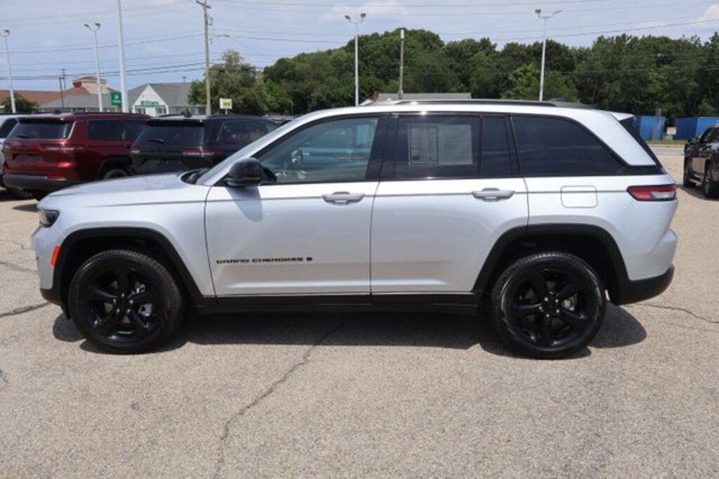 Used 2025 Jeep Grand Cherokee Limited SUV