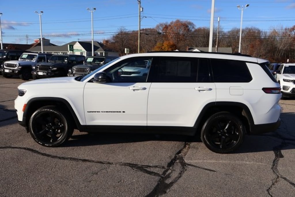 Used 2023 Jeep Grand Cherokee Altitude SUV