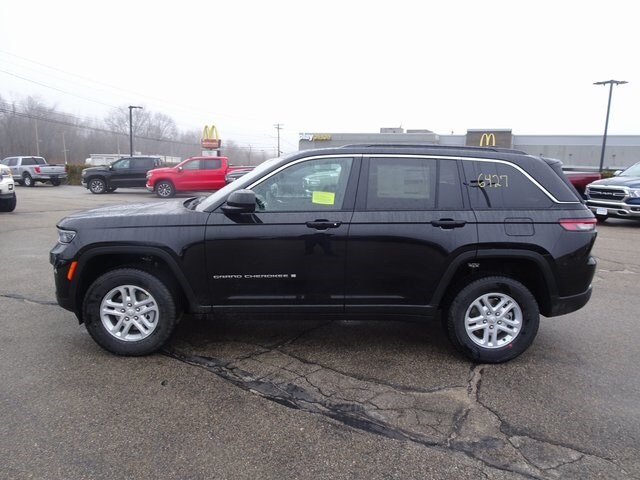 2025 Jeep Grand Cherokee Laredo photo 3
