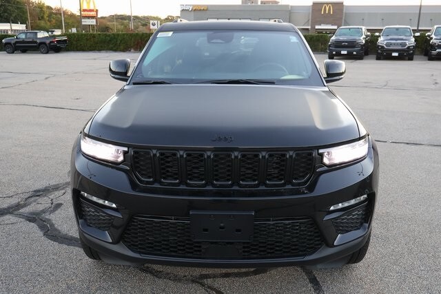 2025 Jeep Grand Cherokee Limited photo 2