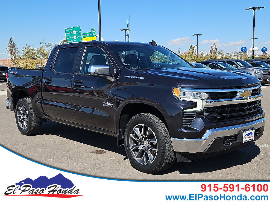 Used 2022 Chevrolet Silverado 1500 LT w/1LT Truck Crew Cab near Fort Bliss, TX