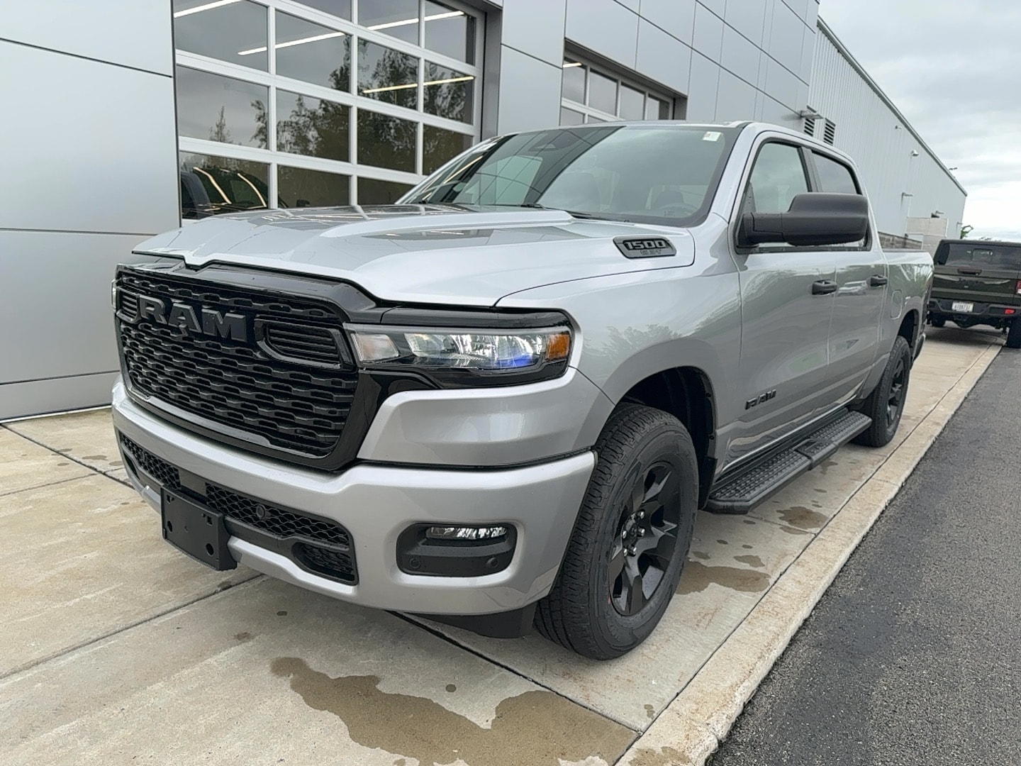 2025 Ram 1500 TRADESMAN CREW CAB 4X4 5'7 BOX