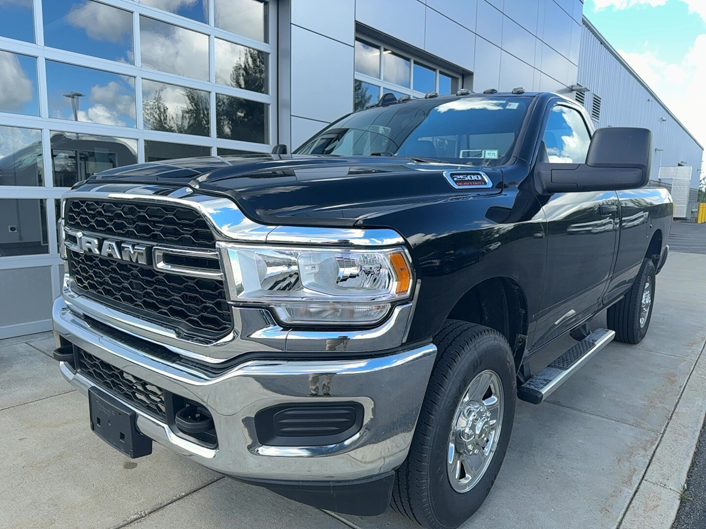 2024 Ram 2500 Tradesman photo 2