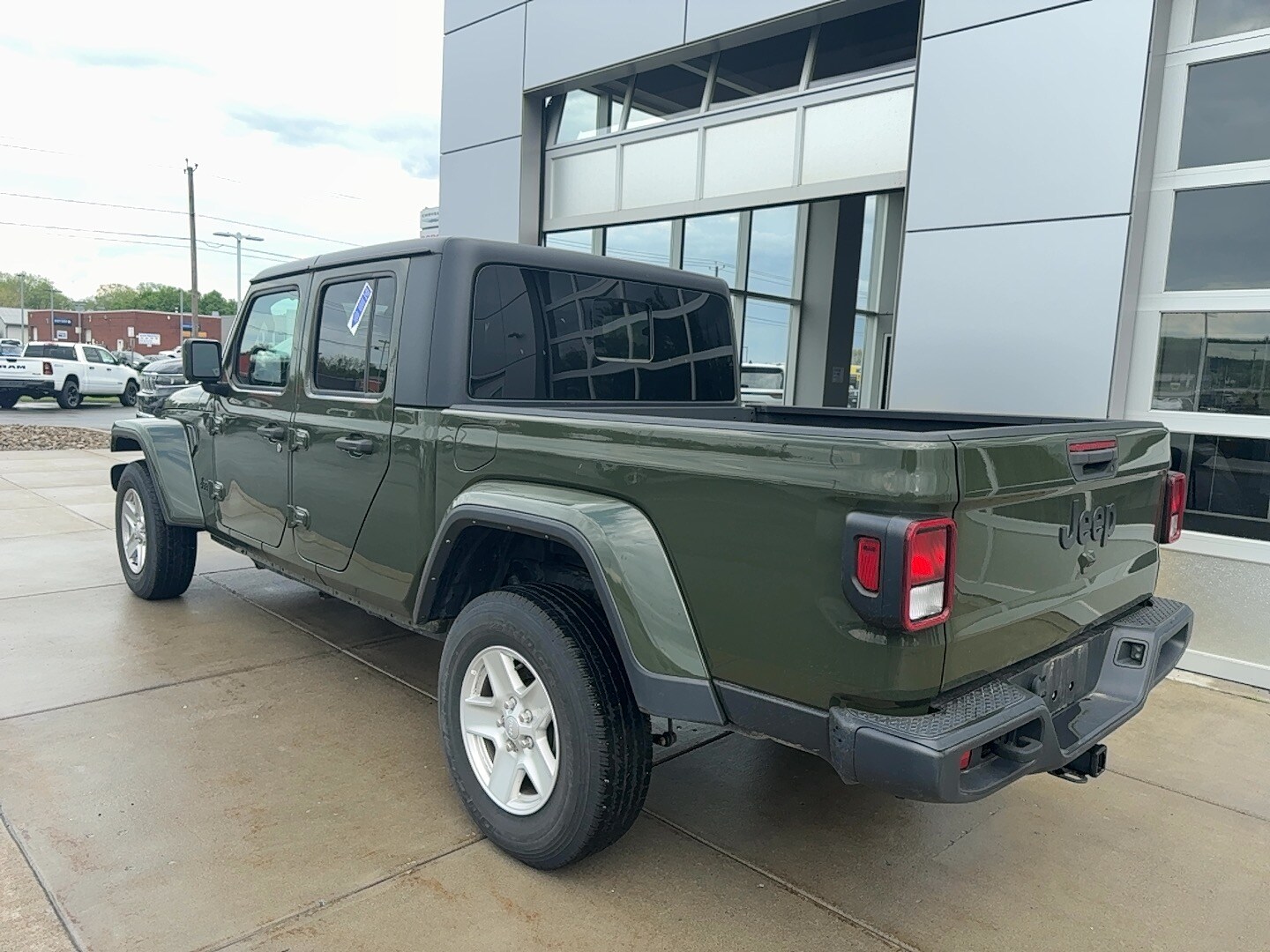 2022 Jeep Gladiator Sport photo 4