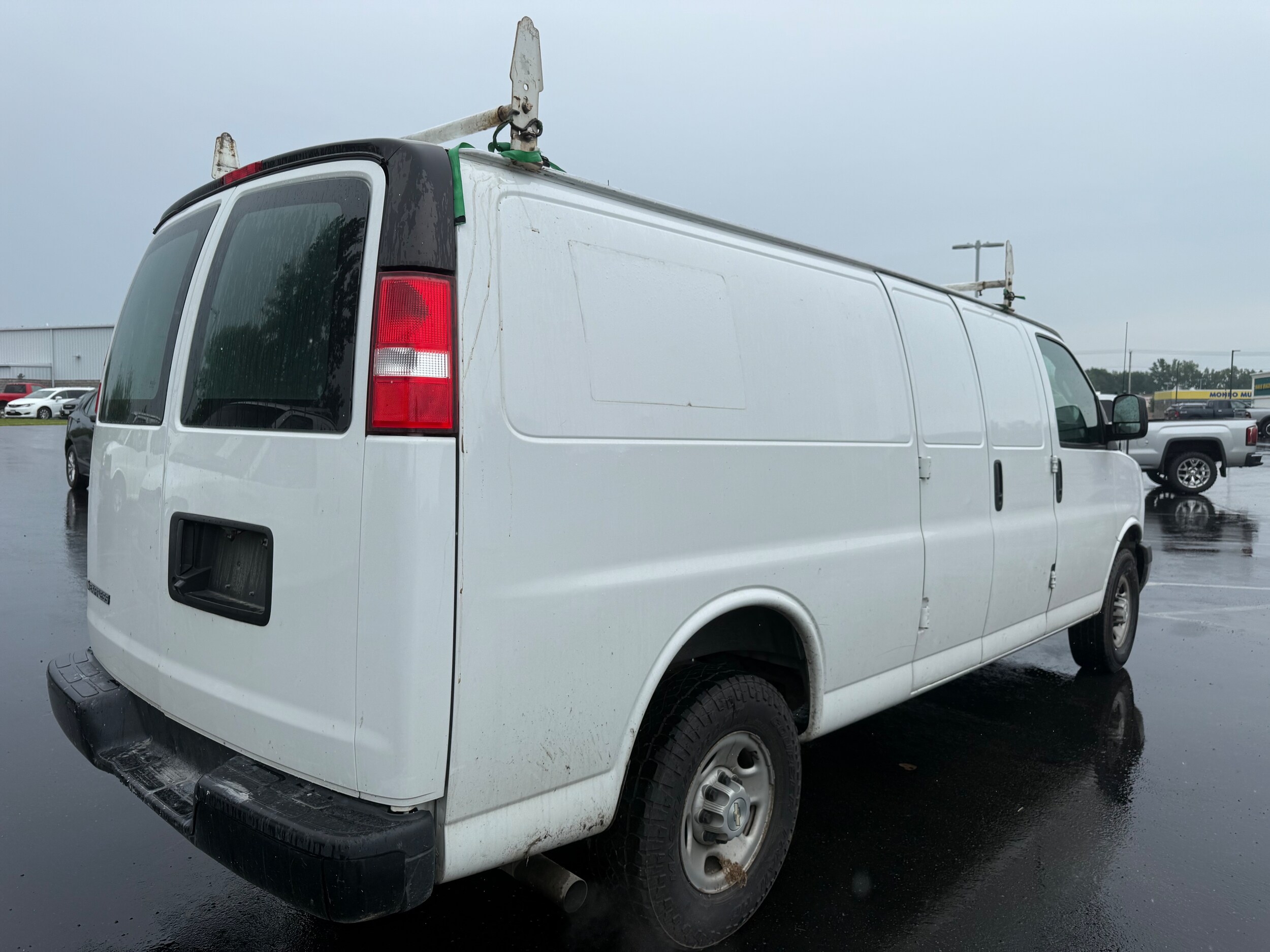 2022 Chevrolet Express 2500 Work Cargo Van photo 4