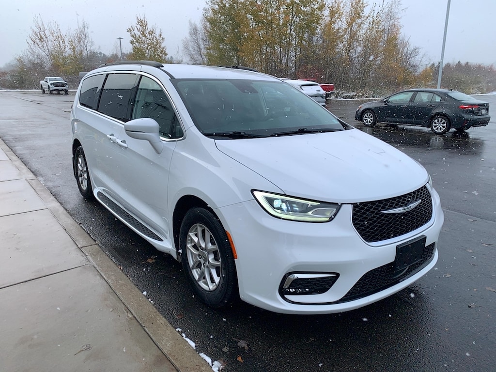 Used 2022 Chrysler Pacifica Touring L Van Passenger Van
