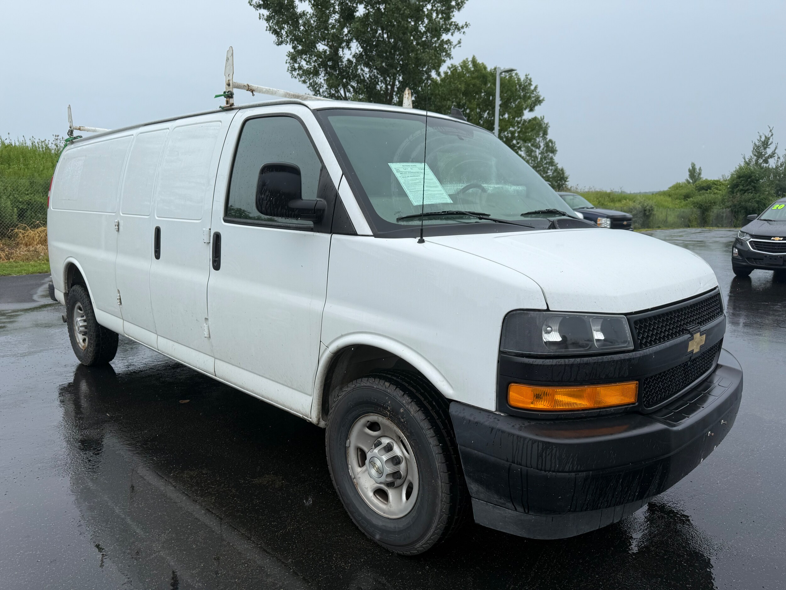 2022 Chevrolet Express 2500 Work Cargo Van photo 2