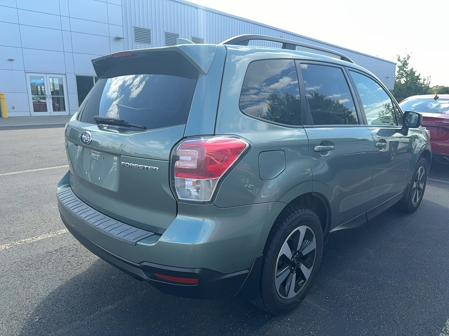 2018 Subaru Forester 2.5i Premium photo 3