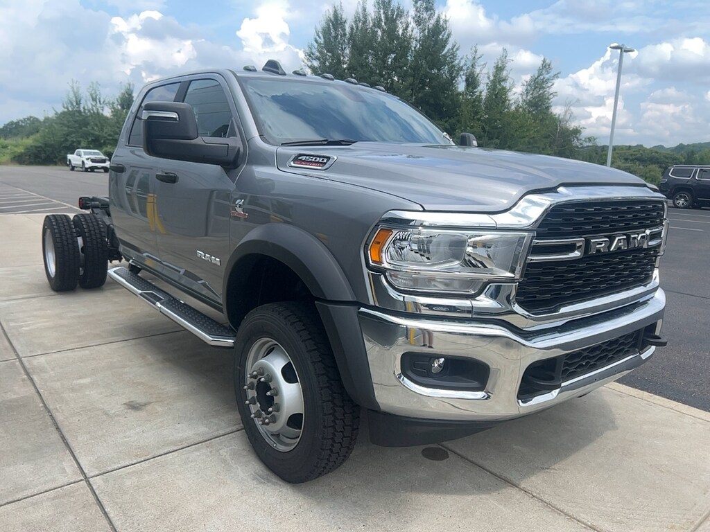 New 2024 Ram 4500 Chassis Cab 4500 SLT CHASSIS CREW CAB 4X4 60' CA For