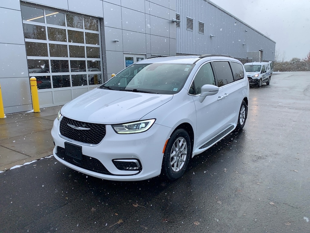 Used 2022 Chrysler Pacifica Touring L Van Passenger Van