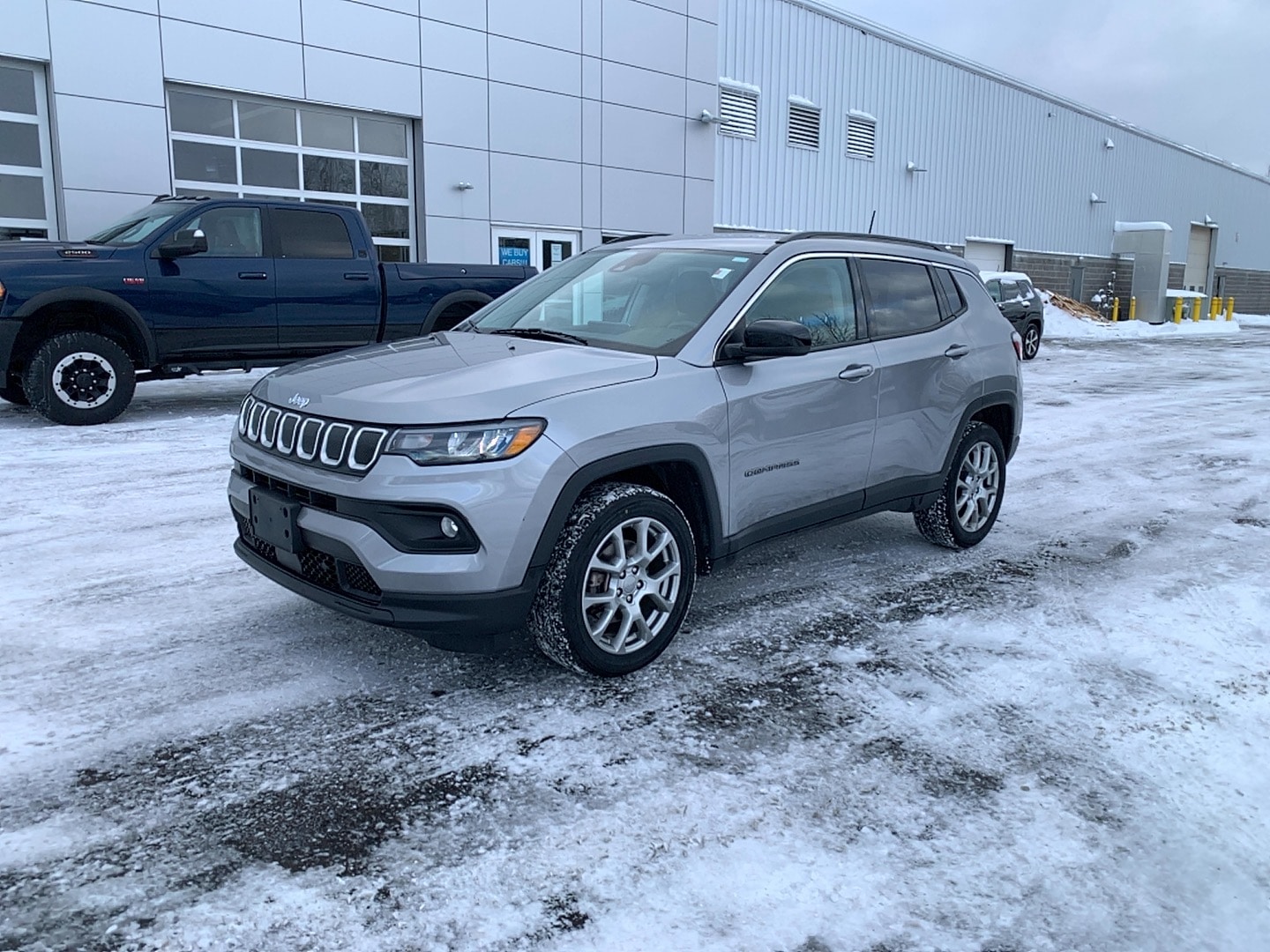 Used 2022 Jeep Compass Latitude Lux with VIN 3C4NJDFB5NT112581 for sale in Springville, NY